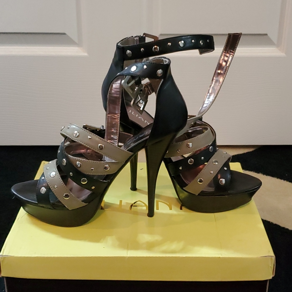 Heels - Picture 2 of 3